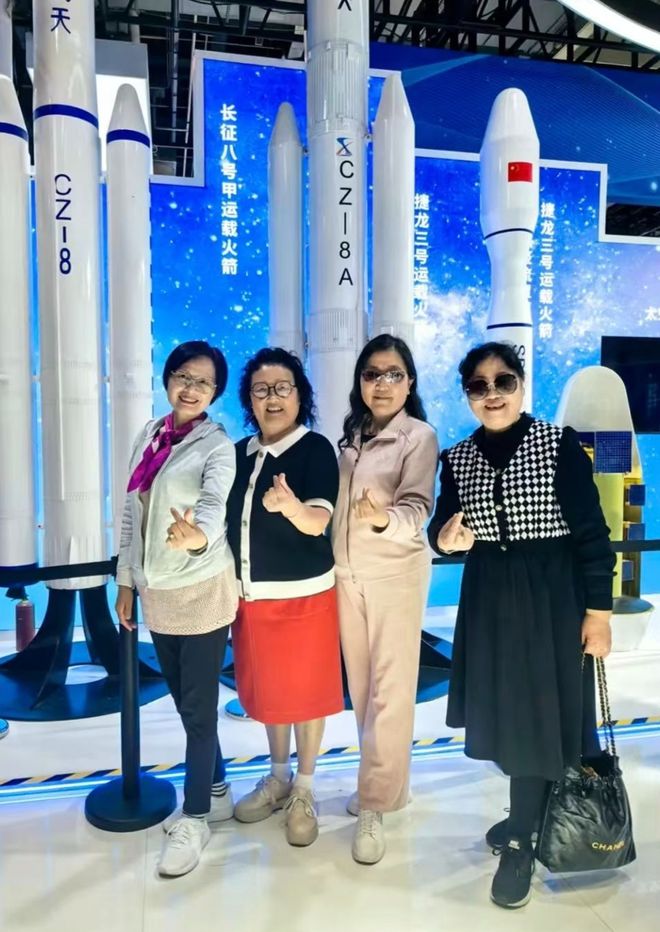 太空蔬菜、太空花卉……“徐汇老记”探秘航天科技(图2)