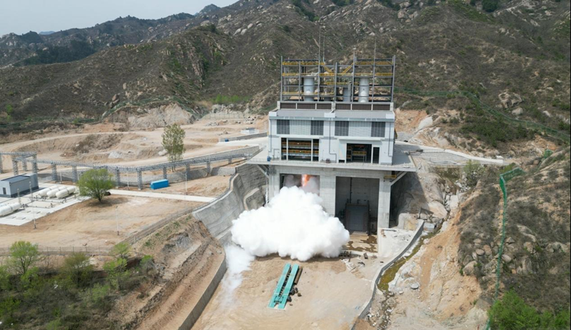 我国连续研制成功两款可重复使用液体火箭发动机(图1)