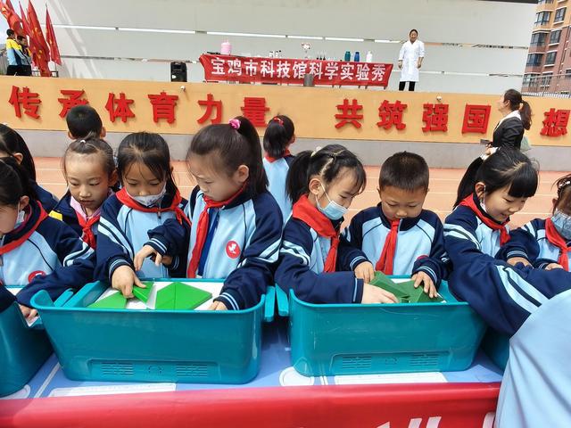 点燃航天梦探索向未来——太白县黄凤山小学开展“航天科普进课堂”主题系列活动(图3)