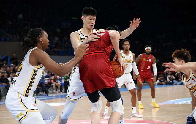 广厦狂胜首钢33分！6人上双！林秉圣22分5断布朗22分胡金秋15分(图1)