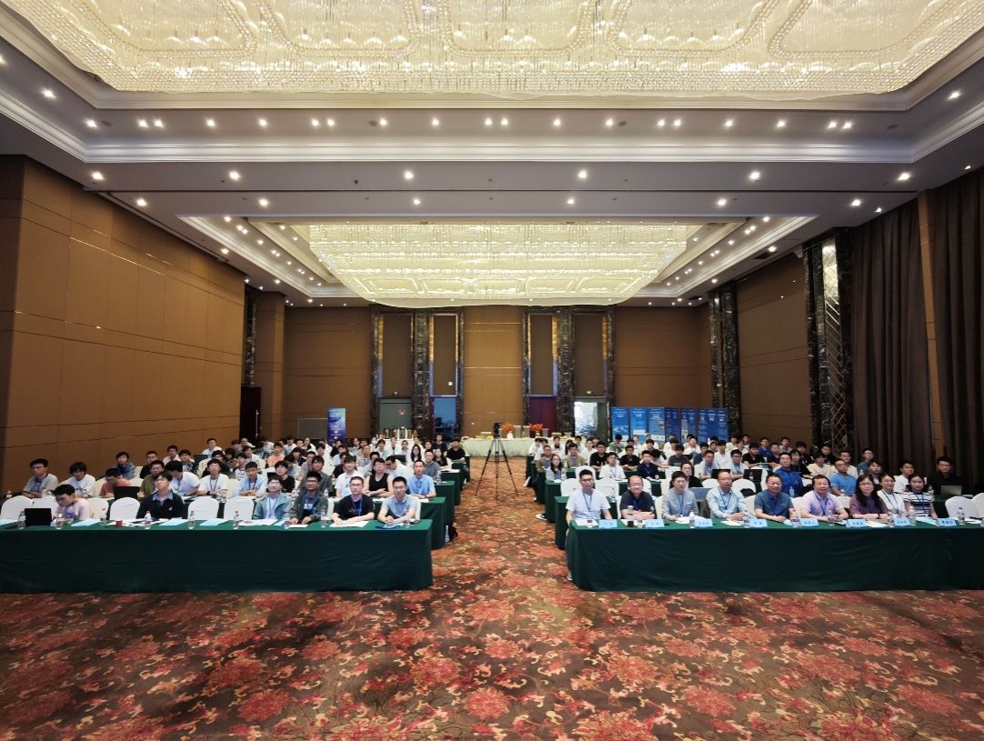 华夏计算机科技英才班学术交流会暨CCF系统软件专委走进高校活动举行(图1)